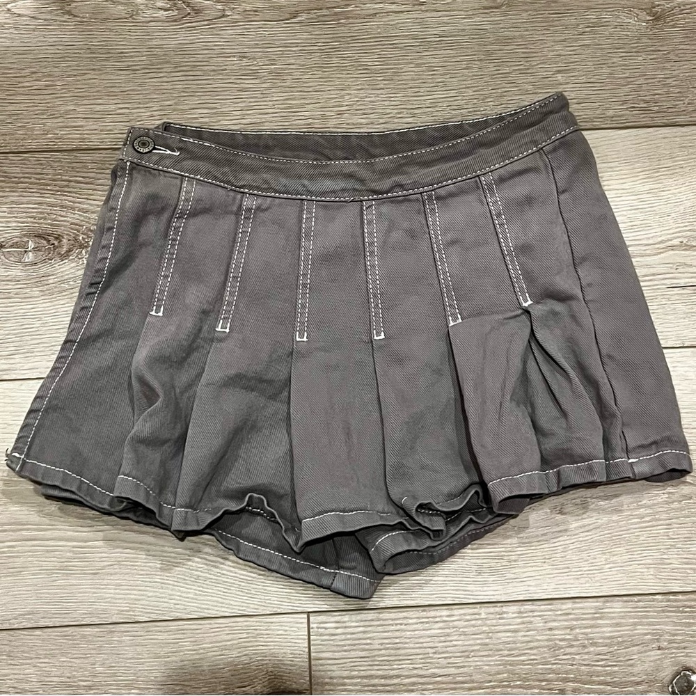 Brandy Melville- J. Galt Maliyah Pleated Denim Skort- XS-Gray
